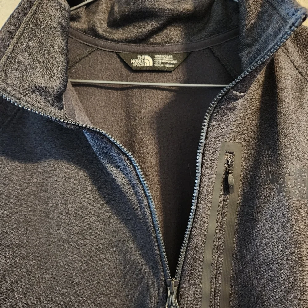 The North Face Men’s Half zip fleece lined grey pullover size medium